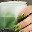 Unhas verde-matcha: essa cor de esmalte chique e fora do óbvio vai virar sua queridinha nesta Primavera