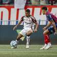 Flamengo tem dois expulsos, perde do Bahia, e Palmeiras assume liderança do Brasileirão