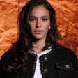 Com regata e jeans, Marquezine vê estreia de Blazy na Chanel