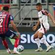 Após revés, muro da sede do Flamengo é pichado com crítica a Samuel Lino