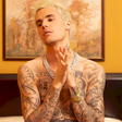 Justin Bieber debocha da própria mãe e fãs ficam em alerta com possível colapso emocional