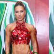 Perdeu, Vini Jr.! Virgínia Fonseca surge poderosa com look vermelho e barriga trincada em ensaio da Grande Rio; fotos