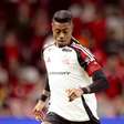 Bruno Henrique usa intervalo para se retratar sobre fala de "camisa 9"