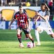 Mesmo com um jogador a mais, Vitória leva gol no fim e perde para o Corinthians no Barradão