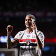 Luciano marca 100º gol, dá assistência de letra e comanda vitória que alivia crise do São Paulo