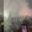 Torcedores do Palmeiras fazem festa para ônibus de jogadores antes de 'decisão' contra LDU