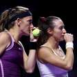 Luisa Stefani e Timea Babos vencem pelo WTA Finals