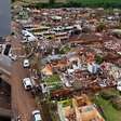 Moradores se desesperam e mostram destruição após passagem de tornado no Paraná