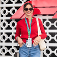 Bruna Marquezine de vermelho e Sasha de marrom no GP de SP