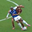 Merecia cartão vermelho? VAR divulga áudio de lance polêmico de Cruzeiro x Fluminense