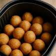 Descubra como fazer bolinho de chuva na air fryer sem bagunça e em 15 min