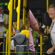 Sônia Bridi ganha 'parabéns' em ônibus de Belém durante a COP30