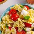 Macarrão caprese express: leve, colorido e cheio de sabor