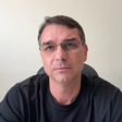 Flávio Bolsonaro mantém convocação de vigília e ataca Moraes: 'Se meu pai morrer, a culpa é sua'
