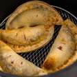 Como fazer pastel na AirFryer: veja dicas para usar massa pronta