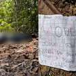 Corpo de homem é encontrado em matagal com corda no pescoço e bilhete explicativo