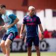 Léo Ortiz participa do último treino do Flamengo antes da final