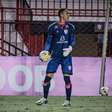Ex-Goleiro do Atlético-GO renova com time rebaixado e tenta provar valor