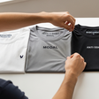 Camisetas masculinas por menos de R$ 70 que parecem de marca, mas não pesam no bolso