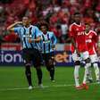 Centroavante do Grêmio quebra marcas e mexe com a Arena: "Arroz, feijão e gol atrás de gol"