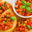 Entrada fácil: como fazer bruschetta fria com tomate e manjericão