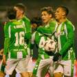 Betis vence Dínamo Zagreb com gol de Antony e segue invicto na Liga Europa