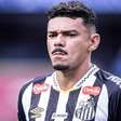 Coritiba sonda Tiquinho Soares, mas salário no Santos trava negócio