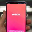 Justiça manda Tinder reativar conta de usuário banido sem explicação com indenização de R$ 8 mil