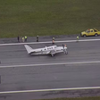 Aeroporto da Pampulha é interditado após avião bimotor tombar na pista
