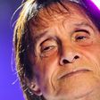 Não dirige de ré? Não faz shows no dia 13? Mitos e verdades sobre os efeitos do TOC na vida de Roberto Carlos