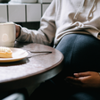 Como o consumo de café durante a gestação pode afetar o bebê? Veja o que dizem especialistas