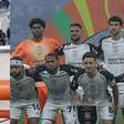 Jogadores do Corinthians provocam o Palmeiras em festa do título: 'Não tem Mundial'