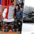 Na vila oficial do Papai Noel na Finlândia, só havia renas e neve; agora, há tanques de guerra
