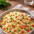 Arroz à grega simples: receita fácil e colorida para o dia a dia