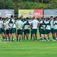 Novo meia aparece em treino e movimenta a pré-temporada da Chapecoense