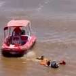 Três pessoas são resgatadas após 20 horas à deriva em rio de SP