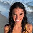 O segredo do olhar cativante de Bruna Marquezine: com cílios naturais, atriz faz procedimento para deixá-los mais curvados e leves. Veja antes e depois!