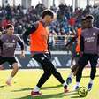 Vini Jr. cobra evolução do Real Madrid e projeta 2026 mais forte após treino aberto