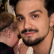 Sem mostrar a filha, Luan Santana faz homenagem: 'Escolhas'