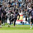 Torcedores do Real Madrid lotam estádio em treino aberto e interagem com jogadores