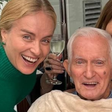 'Ele está indo embora e tenho medo': Angélica revela temor por fragilidade na saúde do pai de 87 anos após AVC