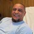 Roberto Carlos tranquiliza fãs e amigos após cirurgia