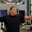 Arnold Schwarzenegger tem um treino perfeito para iniciantes que desejam ganhar força e queimar gordura: é super simples e perfeito para começar 2026 ativo