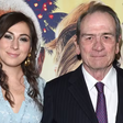 Filha do ator Tommy Lee Jones é encontrada morta em hotel na Califórnia