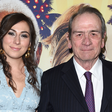 Filha de Tommy Lee Jones é encontrada morta em hotel de luxo aos 34 anos, diz site