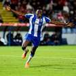 Porto vence Santa Clara com gol bizarro e dispara na liderança do Português