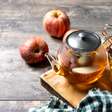 Conheça 6 benefícios do chá de maçã e saiba como preparar