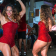'Tá com o corpo da Gracyanne': Viviane Araújo impressiona com pernas musculosas em ensaio para o Carnaval 2026, mas filho da artista rouba a cena