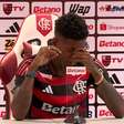Vitão chora em apresentação no Flamengo: "Maior clube do Brasil"