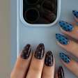 Polka dots nails: nas décadas de 50 e 60, nossas avós usavam essa estampa em roupas; agora, ela virou sinônimo de manicure elegante